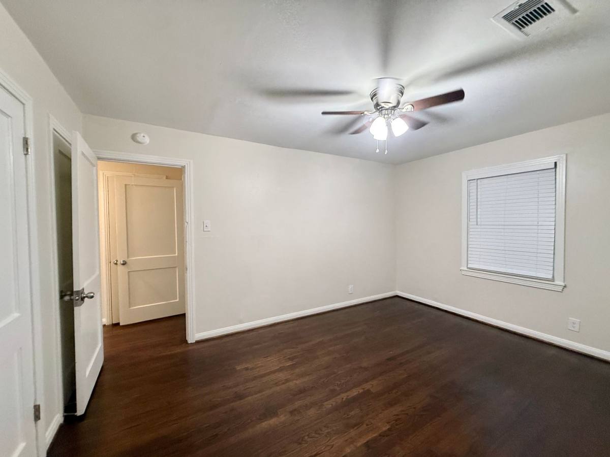 Apartment for rent at 1232 San Felipe St, Angleton, TX 77515