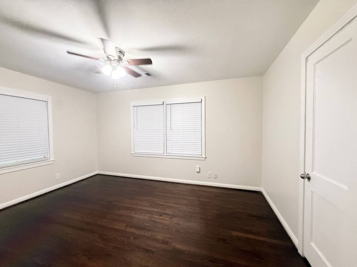 Apartment for rent at 1232 San Felipe St, Angleton, TX 77515