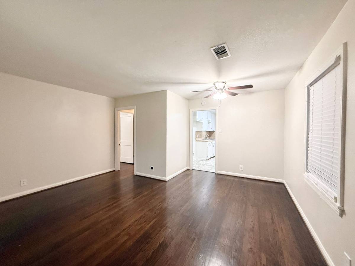 Apartment for rent at 1232 San Felipe St, Angleton, TX 77515