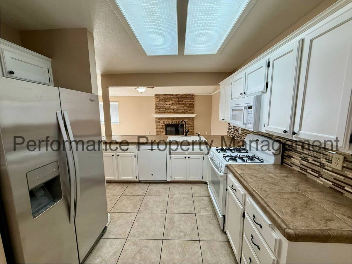 Apartment for rent at 8735 N Cedar Ave, Fresno, CA 93720