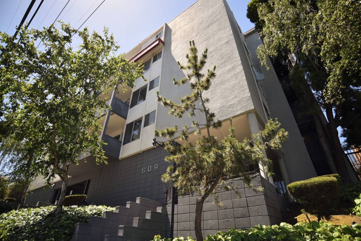 Apartment for rent at 609 E 23rd St, Oakland, CA 94606