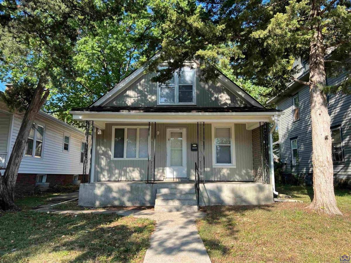 1605 SW Clay St, Topeka, KS 66604