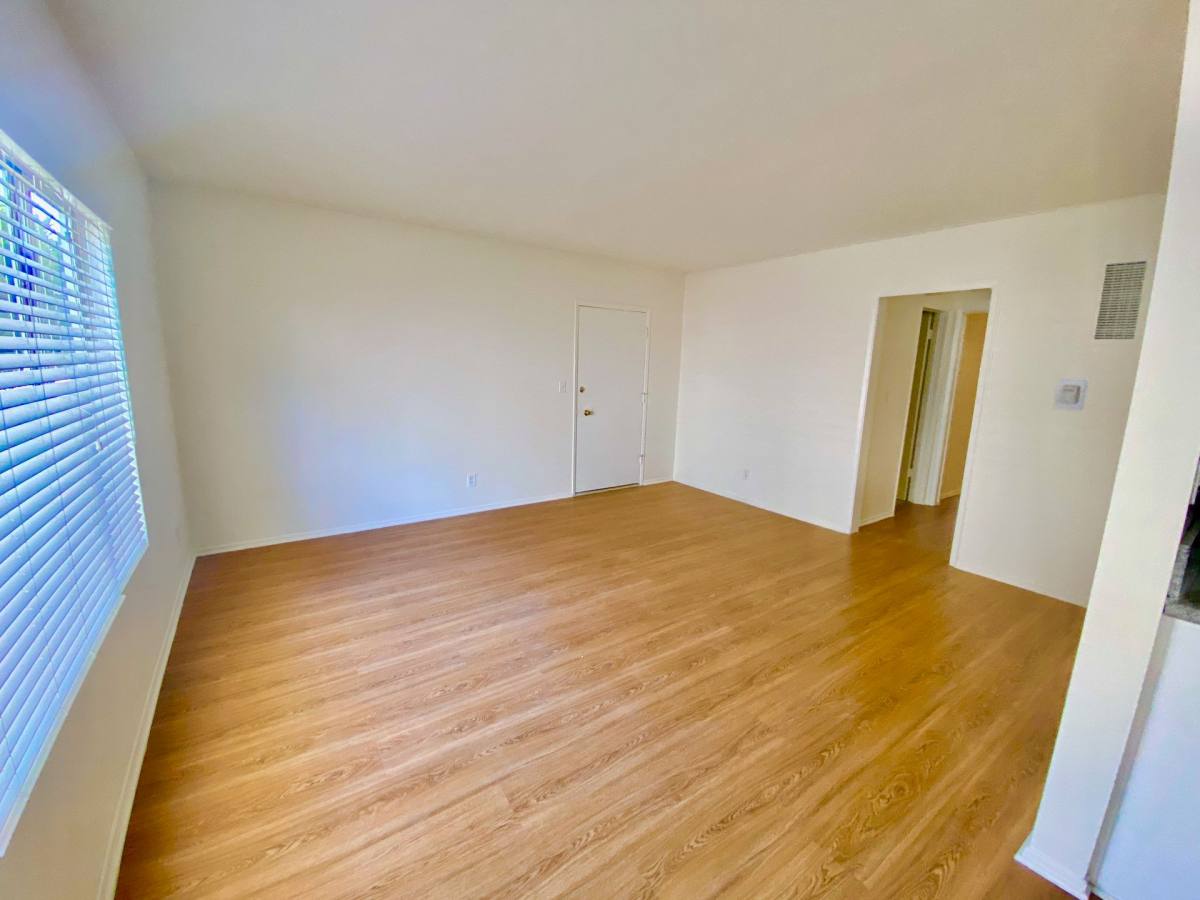 Apartment for rent at 824 11th St, Santa Monica, CA 90403