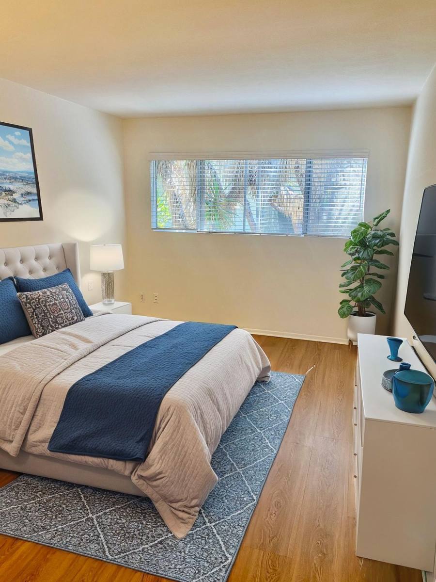 Apartment for rent at 824 11th St, Santa Monica, CA 90403