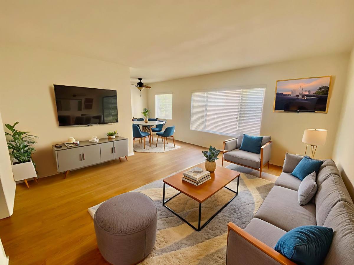 Apartment for rent at 824 11th St, Santa Monica, CA 90403