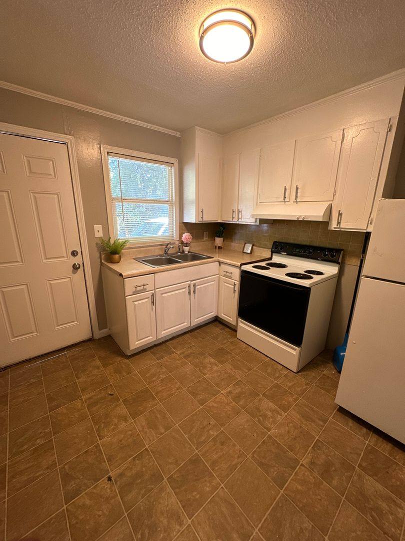 Apartment for rent at 610 W 5th, Gastonia, NC 28052