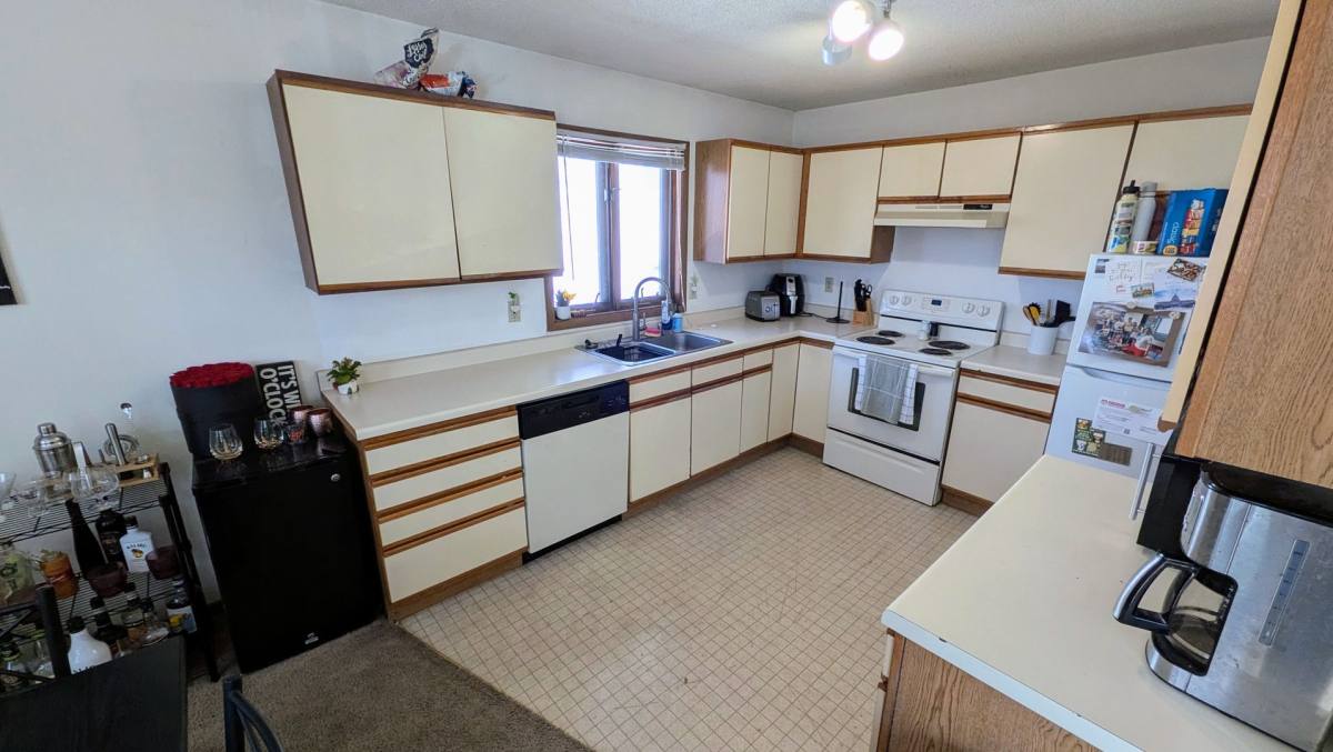 Apartment for rent at 815 Weeks Ave SE, Minneapolis, MN 55414