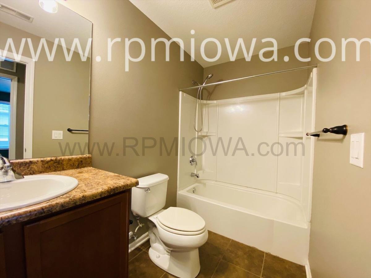 Townhouse for rent at 9065 Greenspire Dr, West Des Moines, IA 50266