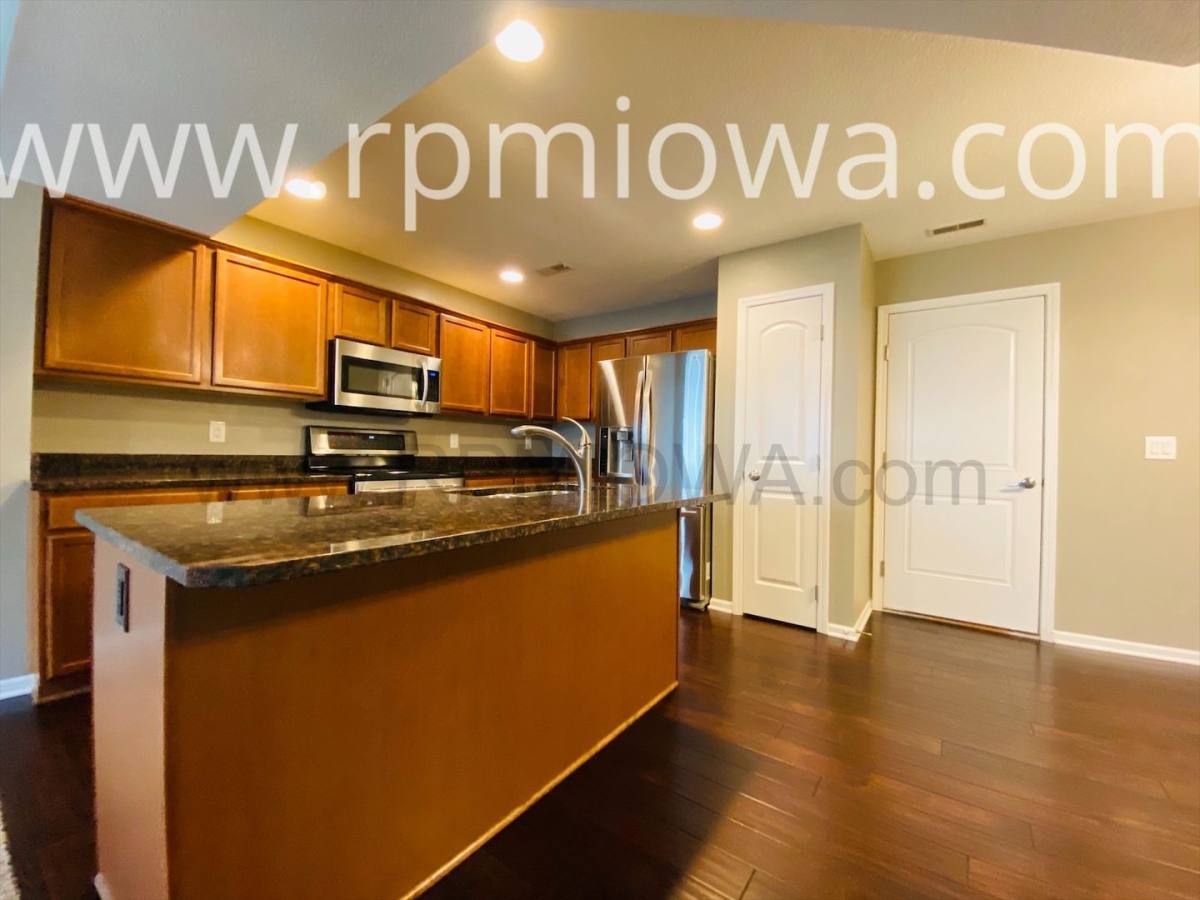 Townhouse for rent at 9065 Greenspire Dr, West Des Moines, IA 50266