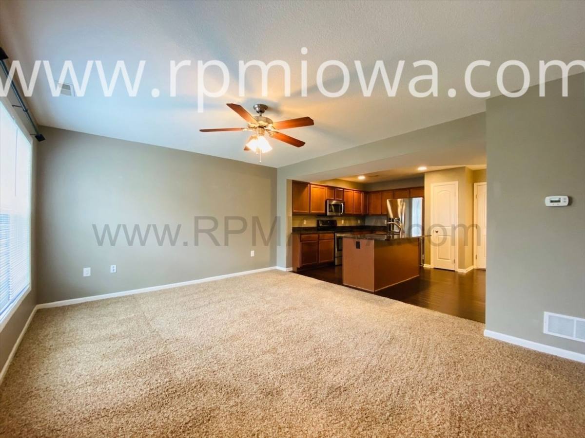 Townhouse for rent at 9065 Greenspire Dr, West Des Moines, IA 50266