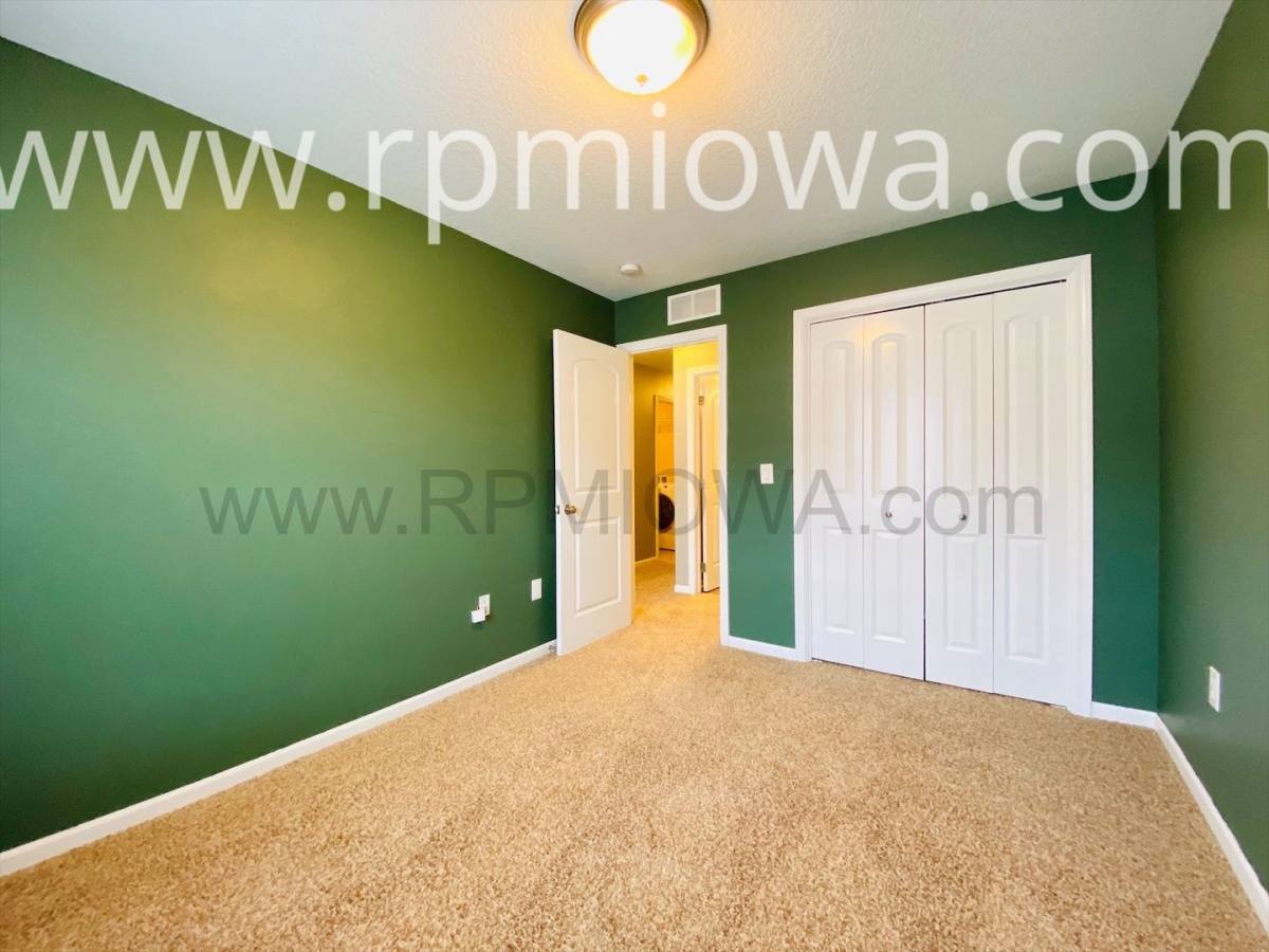 Townhouse for rent at 9065 Greenspire Dr, West Des Moines, IA 50266
