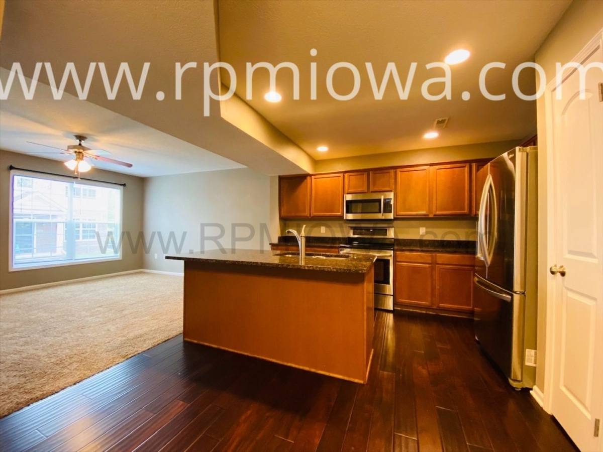 Townhouse for rent at 9065 Greenspire Dr, West Des Moines, IA 50266