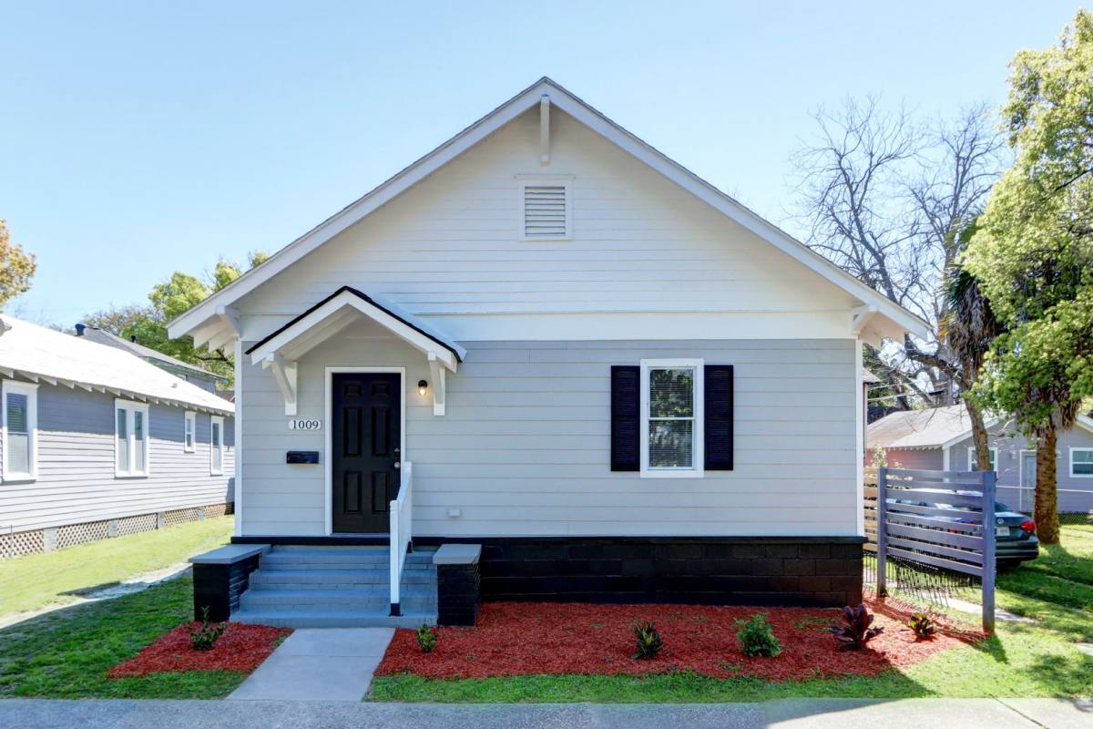 Apartment for rent at 1009 E 33rd St, Savannah, GA 31401