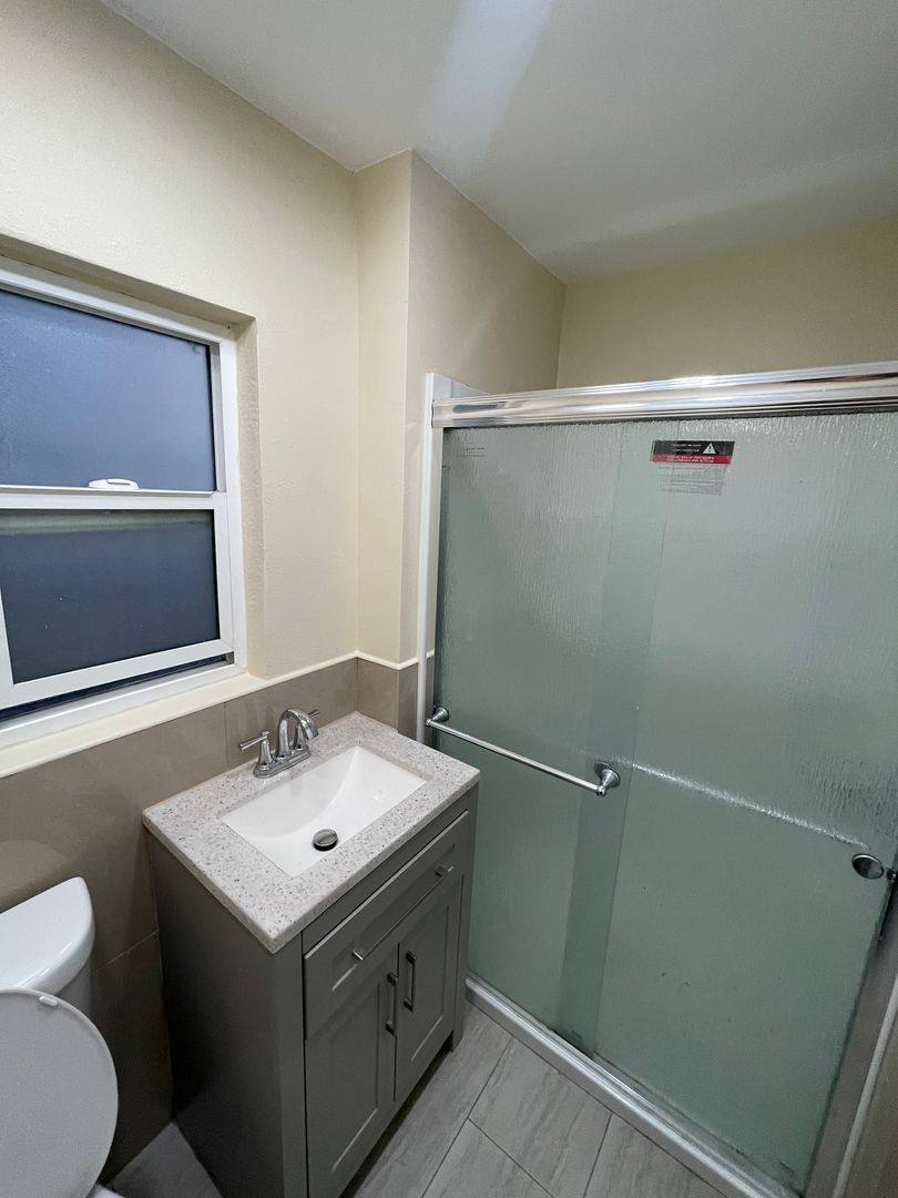 Apartment for rent at 1009 - 1011 Western Ave, Glendale, CA 91201