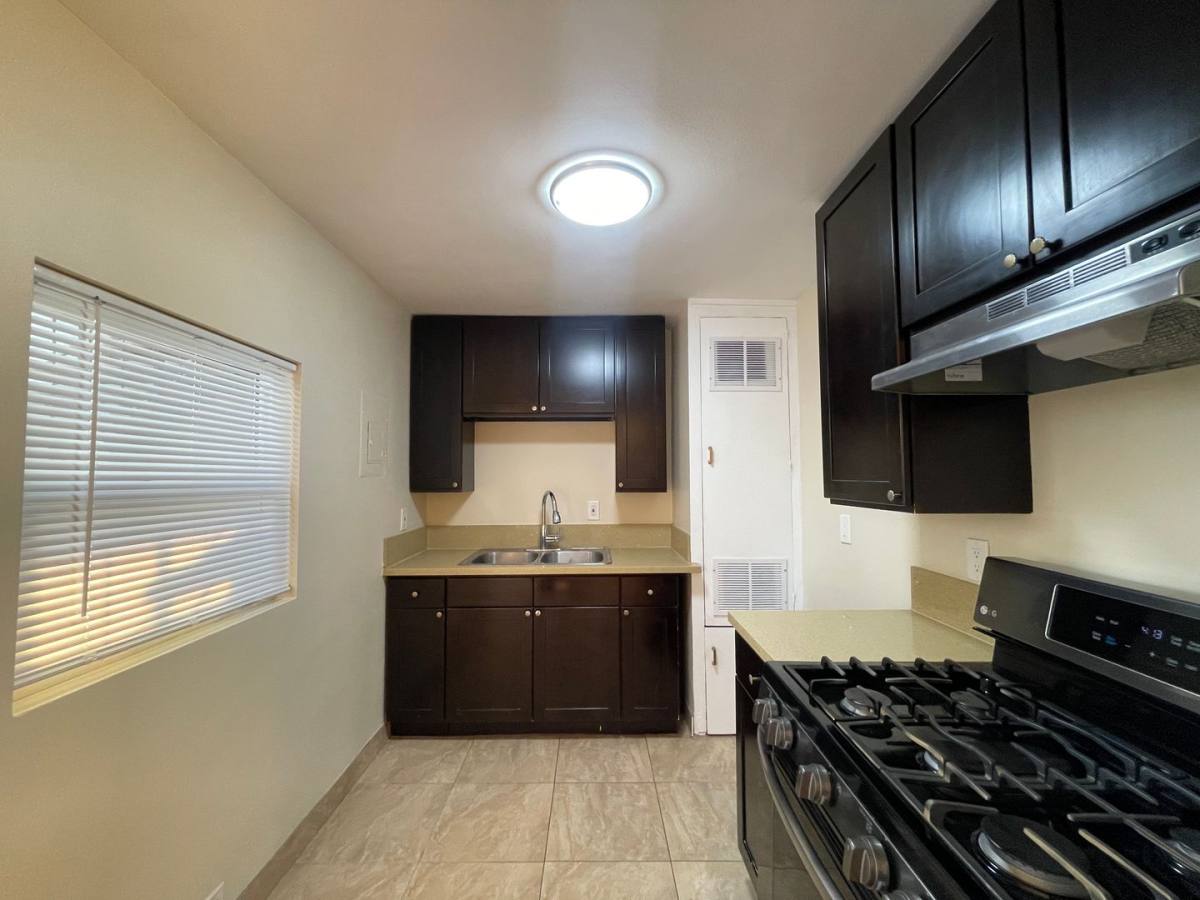 Apartment for rent at 1009 - 1011 Western Ave, Glendale, CA 91201