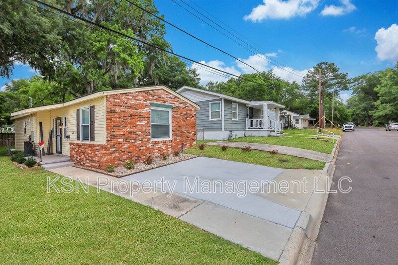 House for rent at 2010 Vermont Ave, Savannah, GA 31404