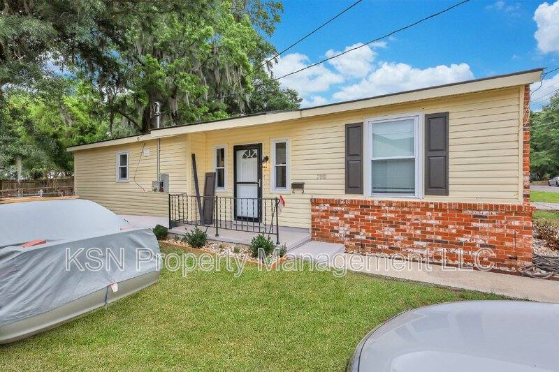 House for rent at 2010 Vermont Ave, Savannah, GA 31404