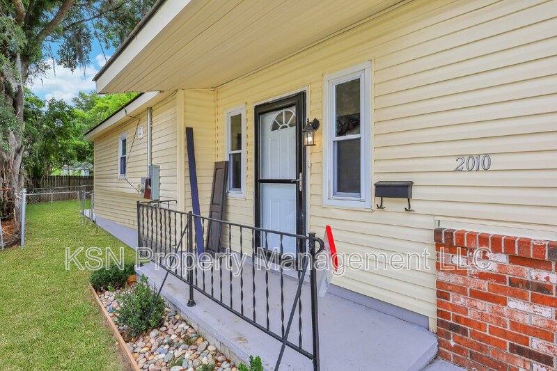 House for rent at 2010 Vermont Ave, Savannah, GA 31404