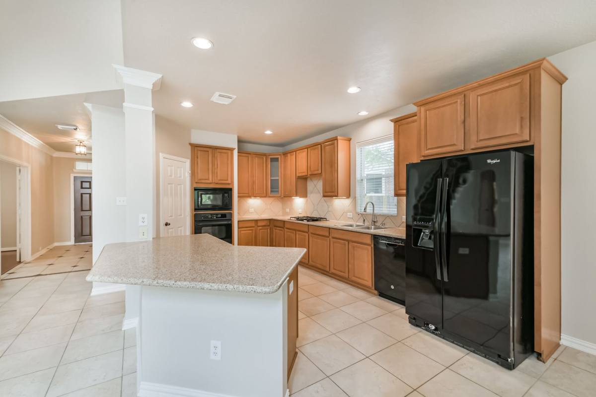House for rent at 6 Cordella Place, Spring, TX 77382