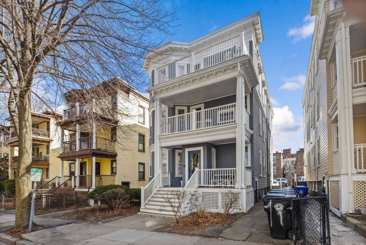 Apartment for rent at 116 Browne St #3, Brookline, MA 02446