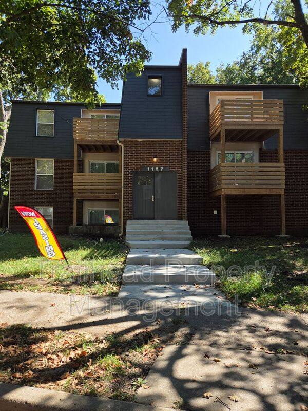 Apartment for rent at 1107 W 40th St #1, Kansas City, MO 64111