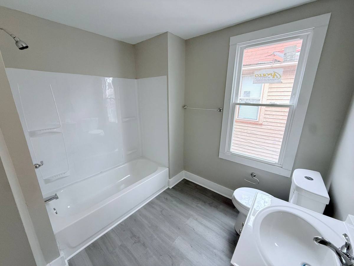 Apartment for rent at 1427 E 92nd St, Cleveland, OH 44106