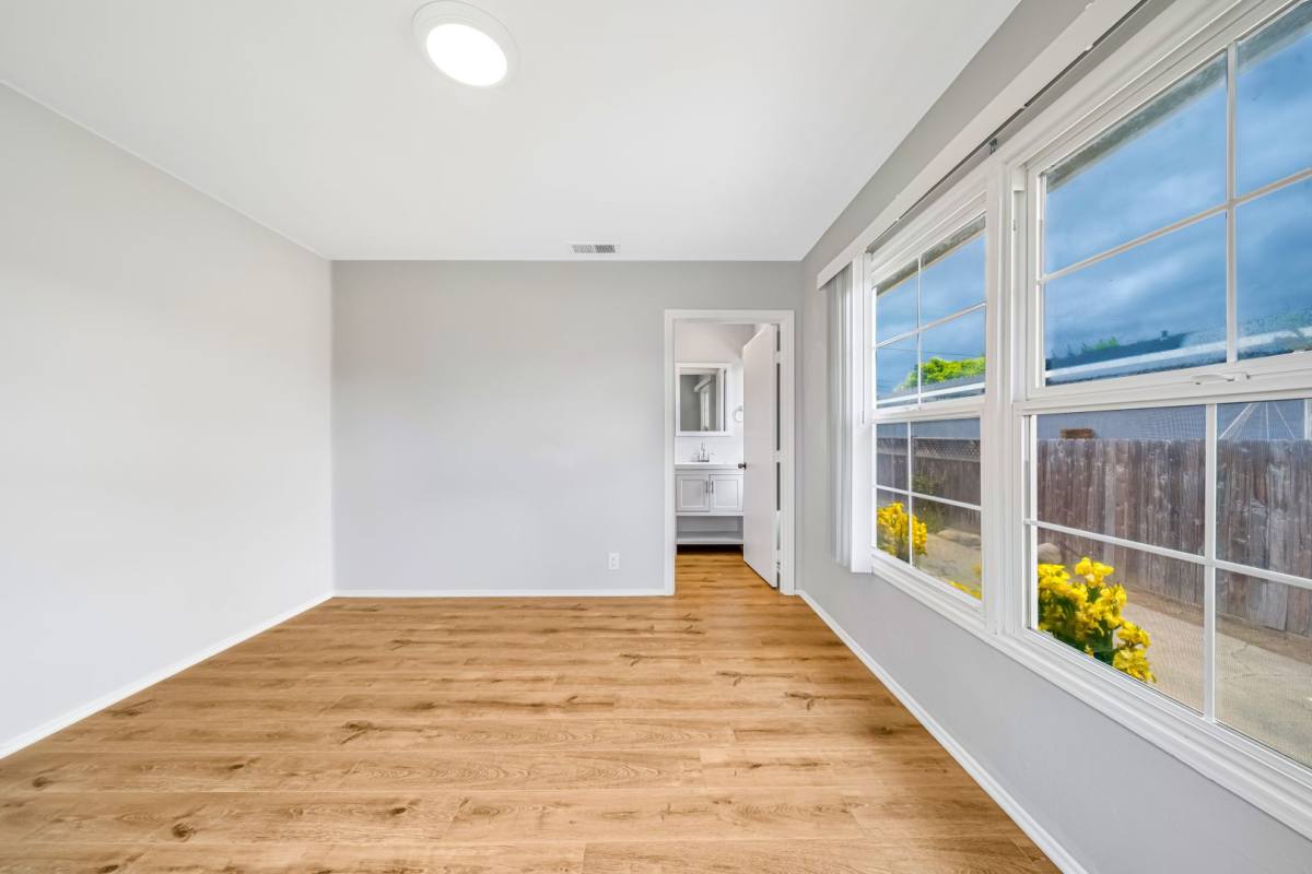 Townhouse for rent at 367 N Waverly St, Orange, CA 92866