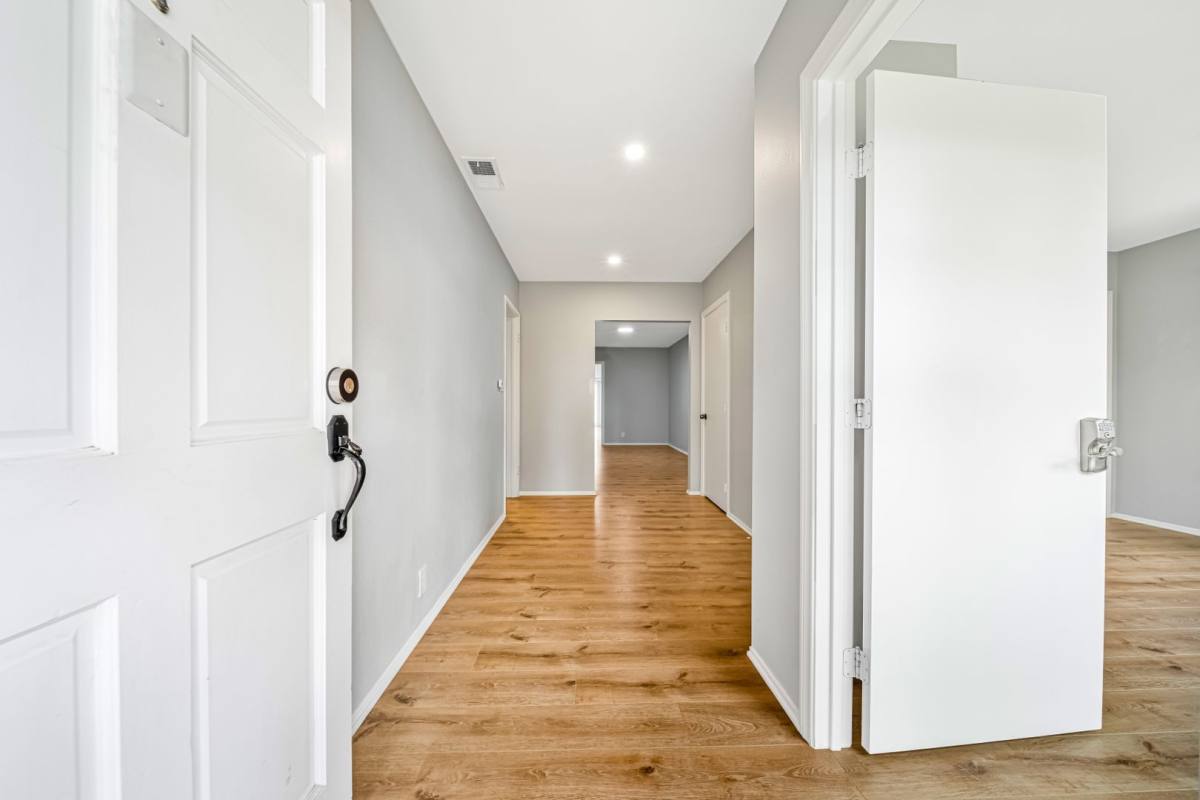 Townhouse for rent at 367 N Waverly St, Orange, CA 92866