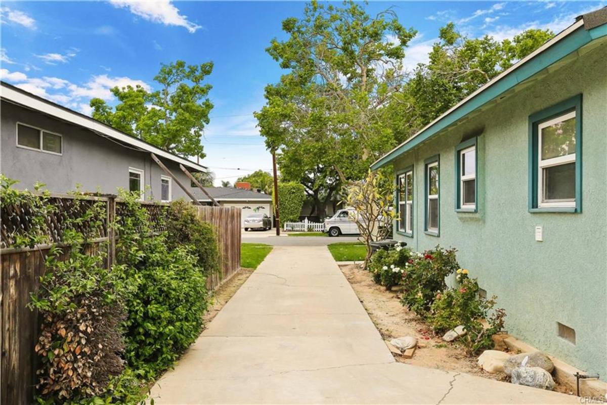 Townhouse for rent at 367 N Waverly St, Orange, CA 92866