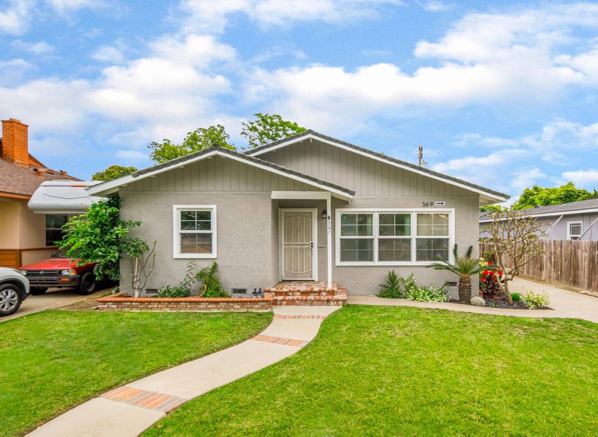 Townhouse for rent at 367 N Waverly St, Orange, CA 92866