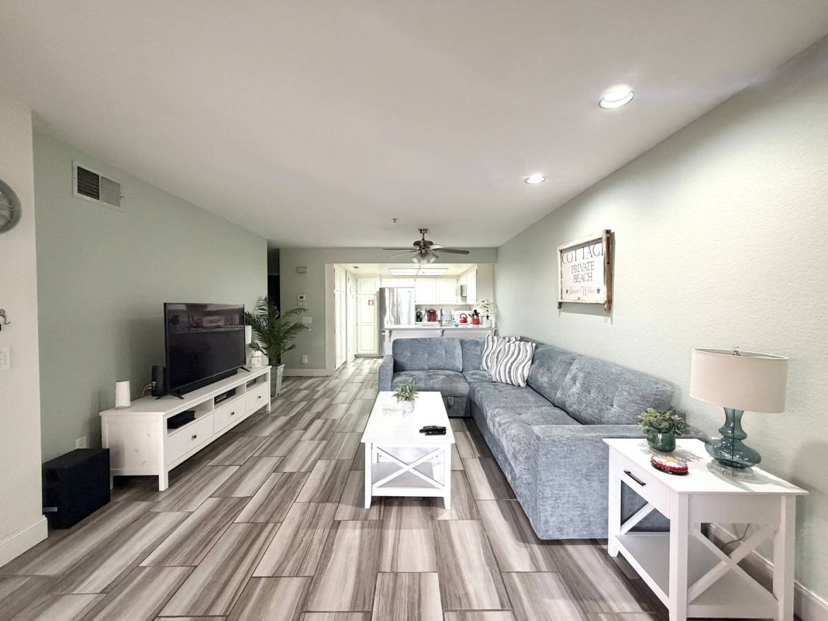 Apartment for rent at 500 E Amado Rd #510, Palm Springs, CA 92262