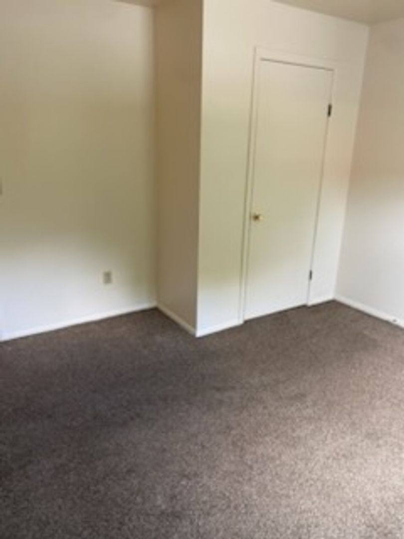 Apartment for rent at 425 6th Ave, Menominee, MI 49858