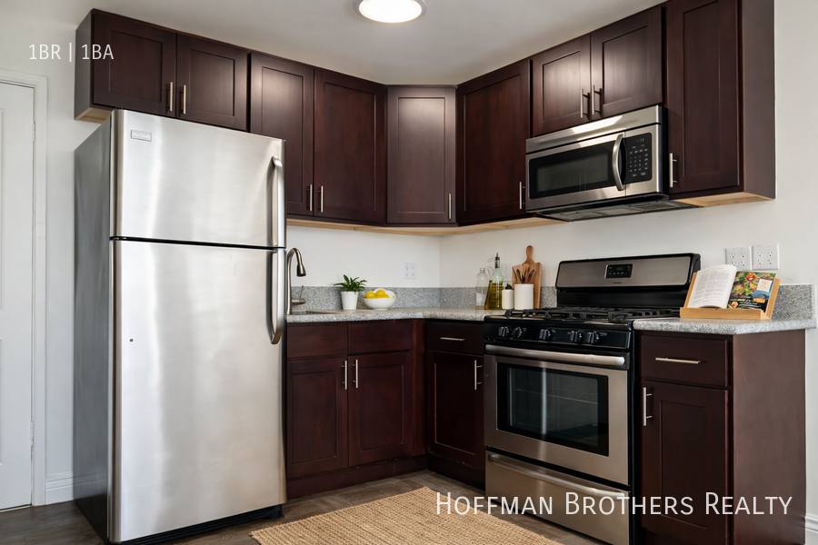 Apartment for rent at 6871 Franklin Ave #309, Los Angeles, CA 90028