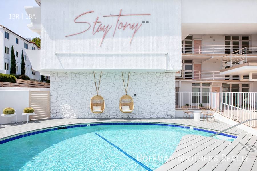 Apartment for rent at 6871 Franklin Ave #309, Los Angeles, CA 90028