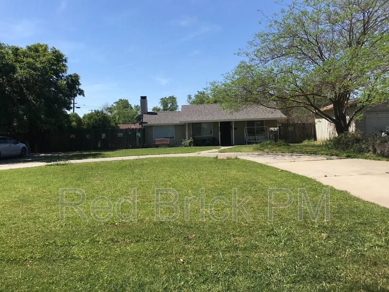 House for rent at 800 E 23rd St, Merced, CA 95340