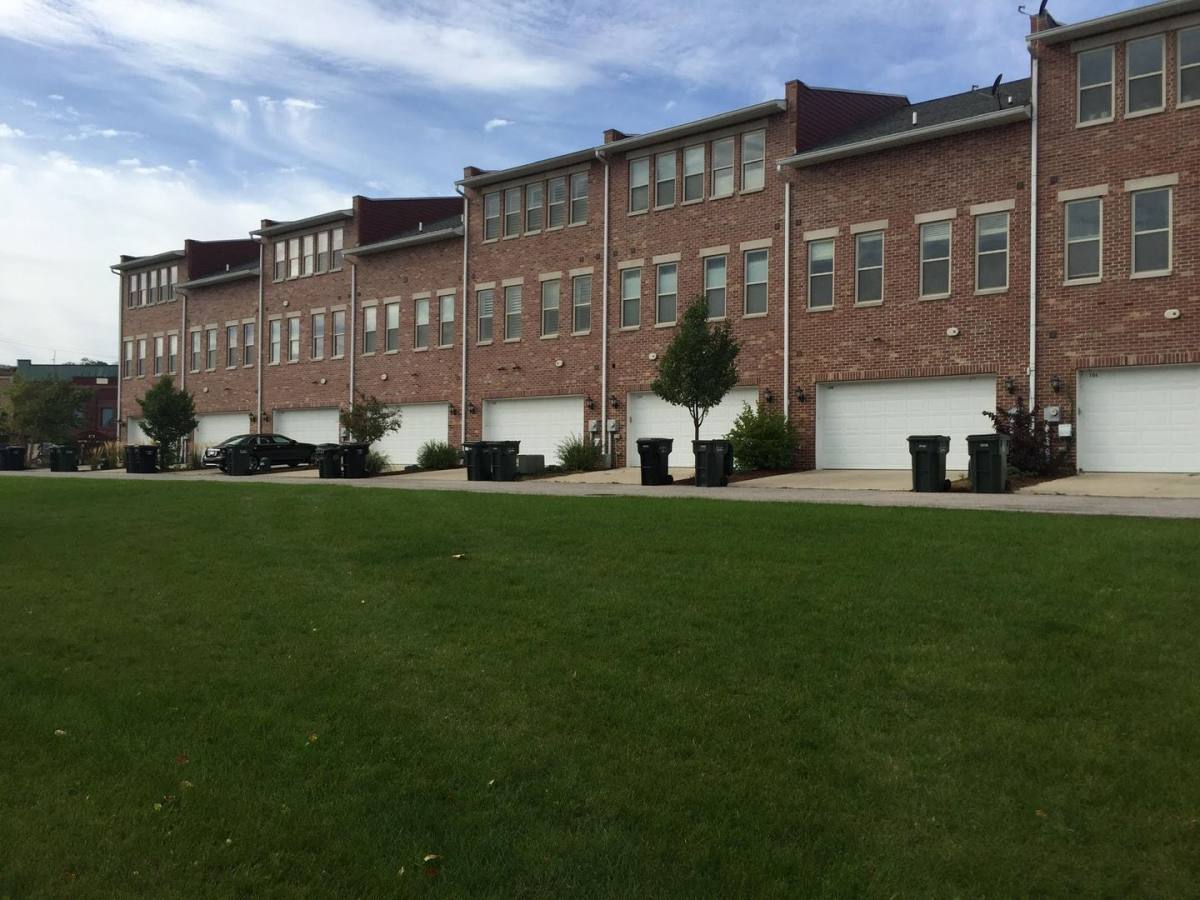 Townhouse for rent at 106 S Niles Ave, South Bend, IN 46617