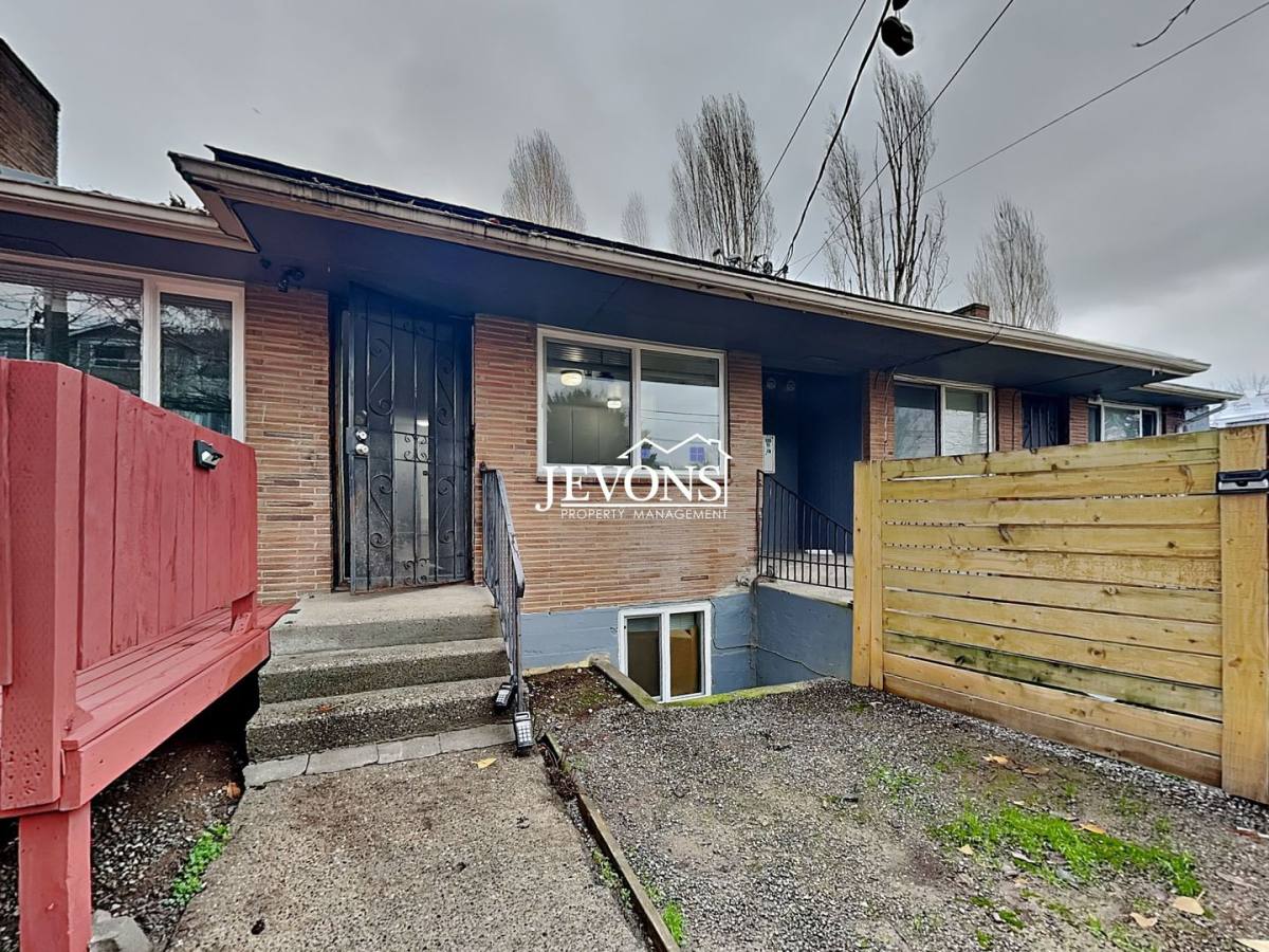 Apartment for rent at 8330 Wabash Ave S, Seattle, WA 98116