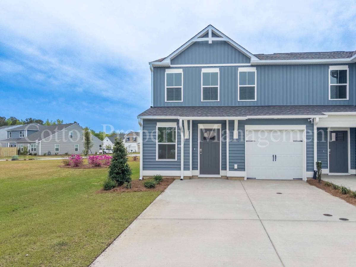 Townhouse for rent at 29 W Pioneer Way, Hampstead, NC 28443