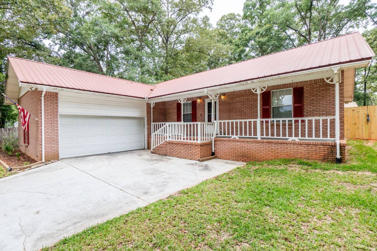 House for rent at 2823 Lake Silver Rd, Crestview, FL 32536