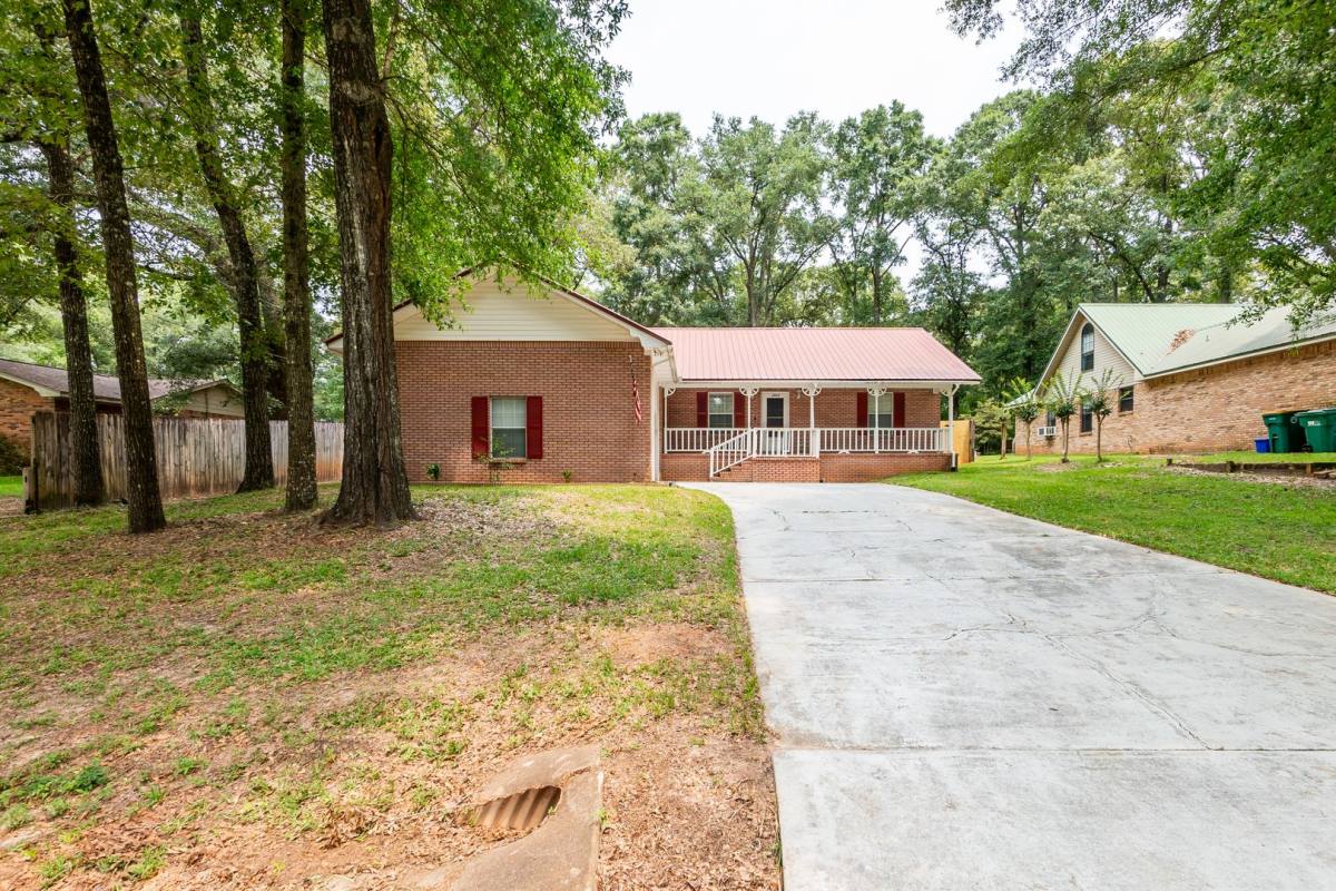 House for rent at 2823 Lake Silver Rd, Crestview, FL 32536