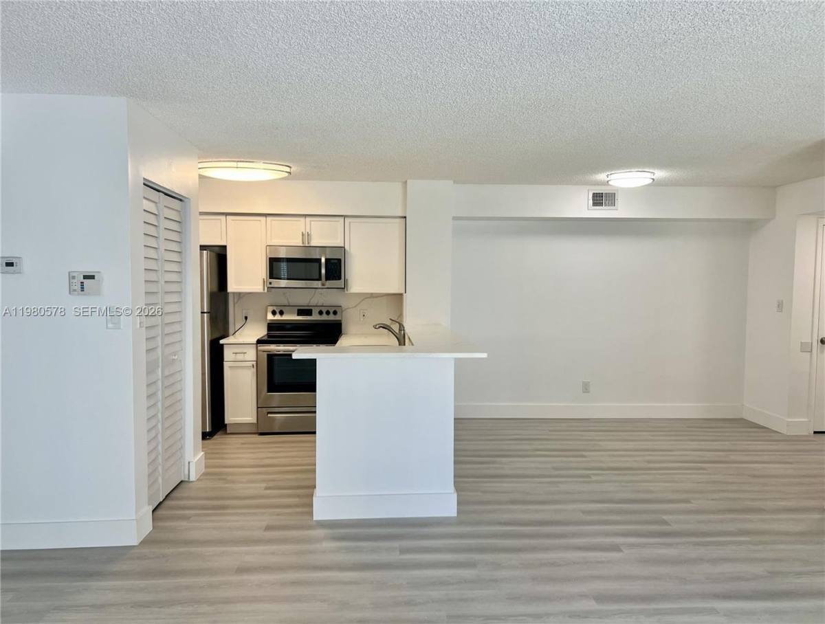 Apartment for rent at 640 S Park Rd 12-4, Hollywood, FL 33021