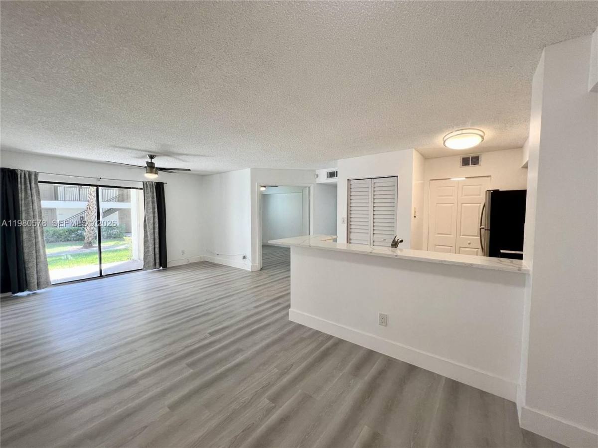 Apartment for rent at 640 S Park Rd 12-4, Hollywood, FL 33021