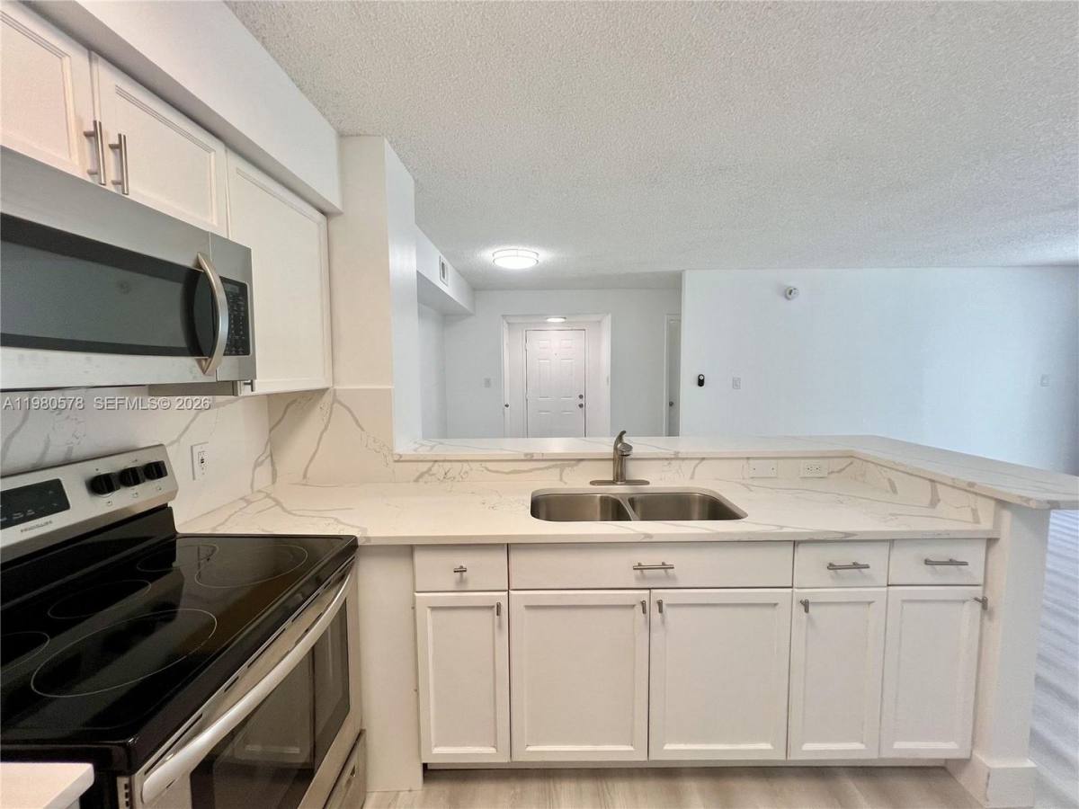 Apartment for rent at 640 S Park Rd 12-4, Hollywood, FL 33021
