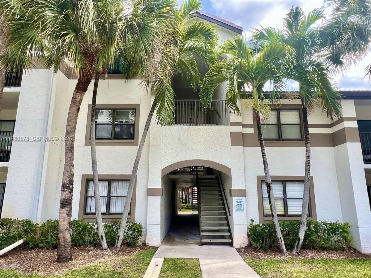 Apartment for rent at 640 S Park Rd 12-4, Hollywood, FL 33021
