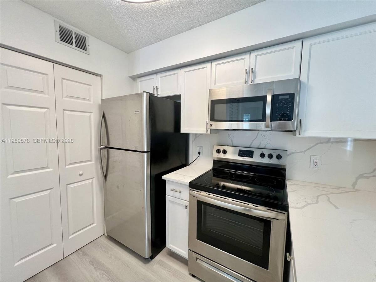 Apartment for rent at 640 S Park Rd 12-4, Hollywood, FL 33021