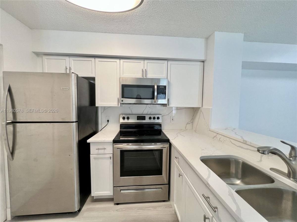 Apartment for rent at 640 S Park Rd 12-4, Hollywood, FL 33021