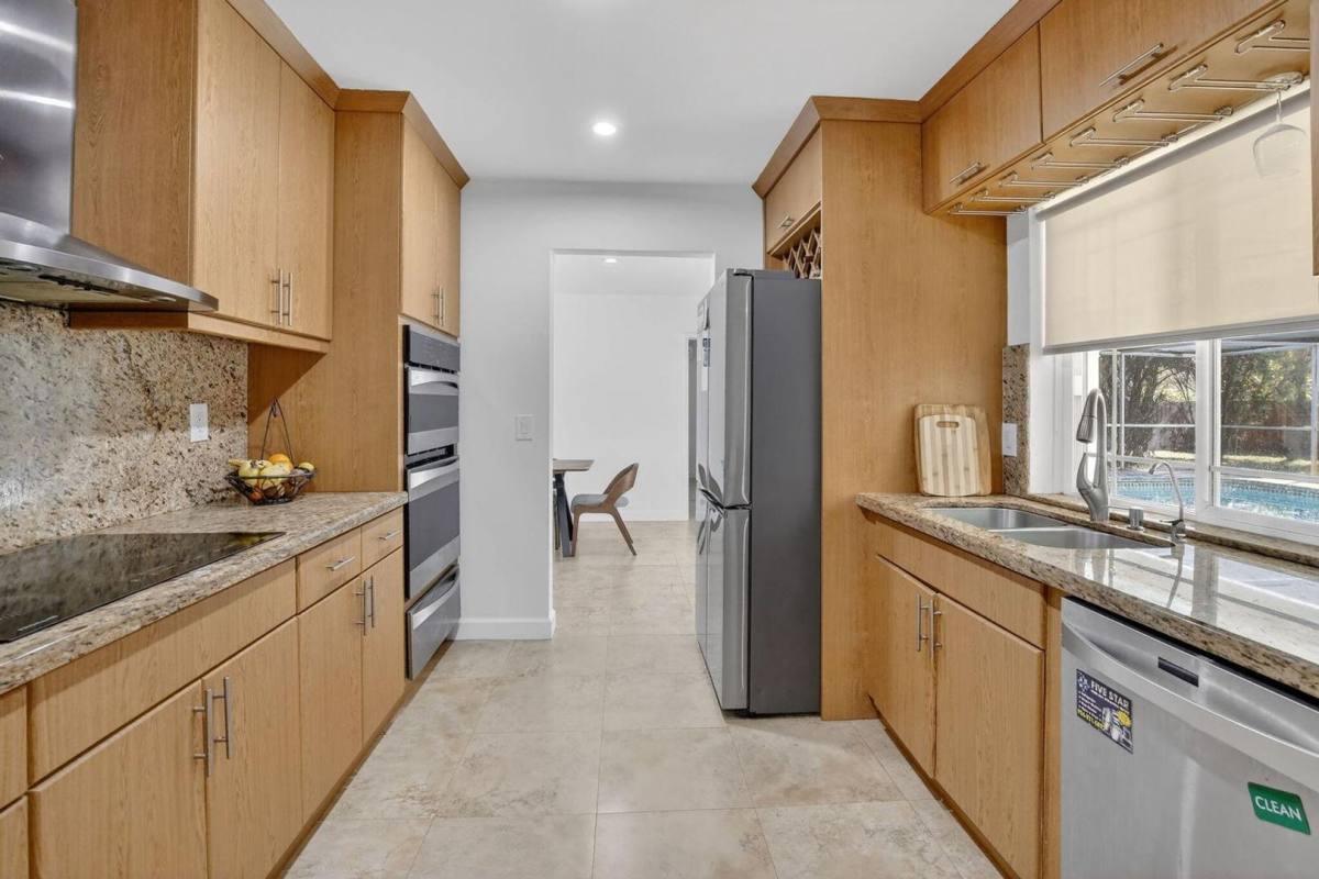 House for rent at 7000 Plantation Rd, Fort Lauderdale, FL 33317