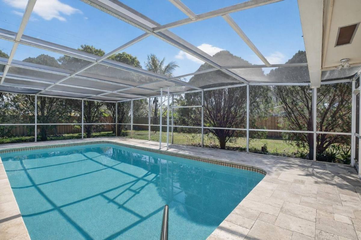 House for rent at 7000 Plantation Rd, Fort Lauderdale, FL 33317