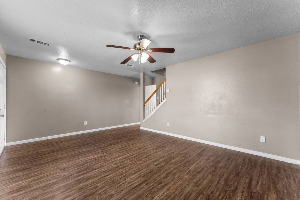 Townhouse for rent at 100 Green Isle Ave, Dickinson, TX 77539