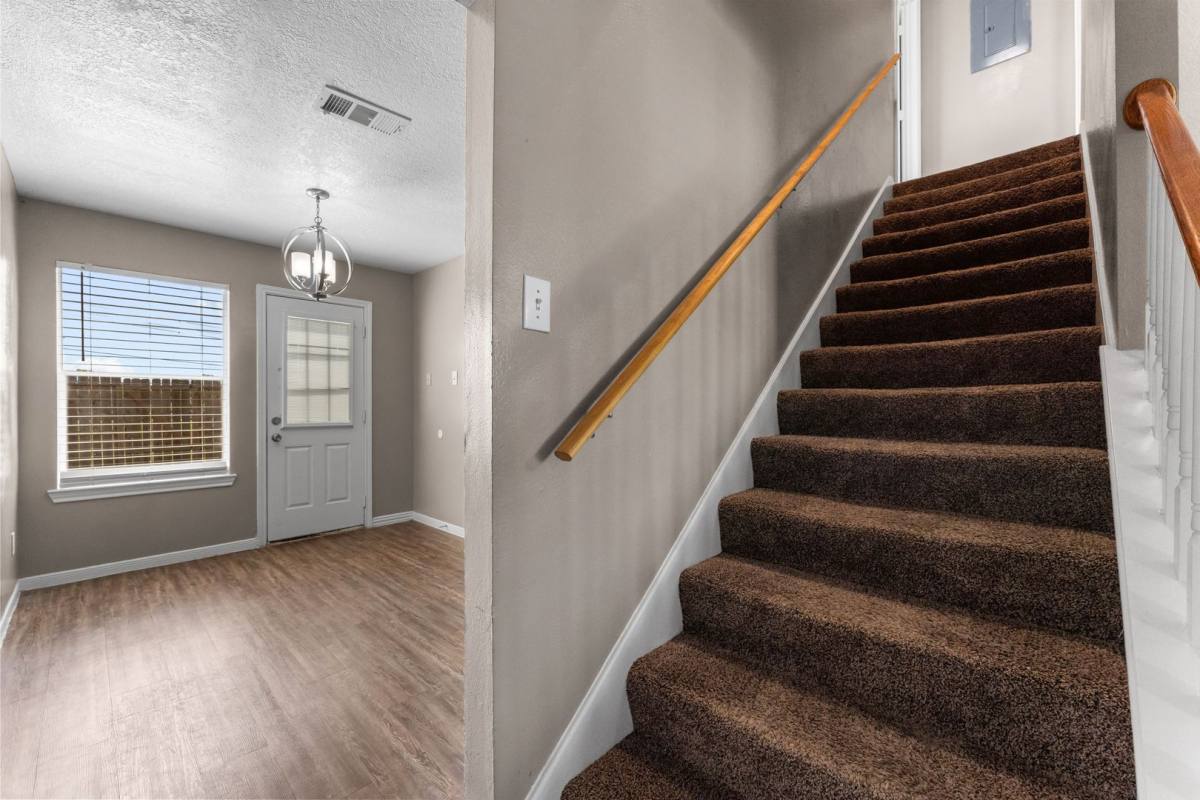 Townhouse for rent at 100 Green Isle Ave, Dickinson, TX 77539